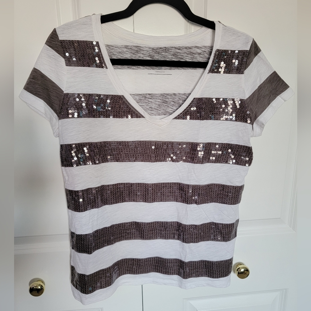 New York & Co V-neck Tee